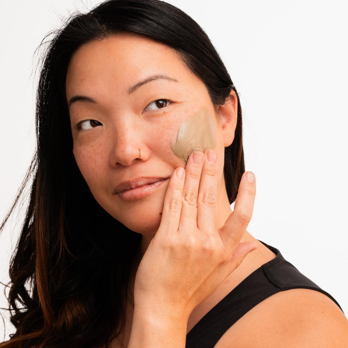 Bee-you-tiful-Complexion-Rescue-Honey-Mask-withSimplicity