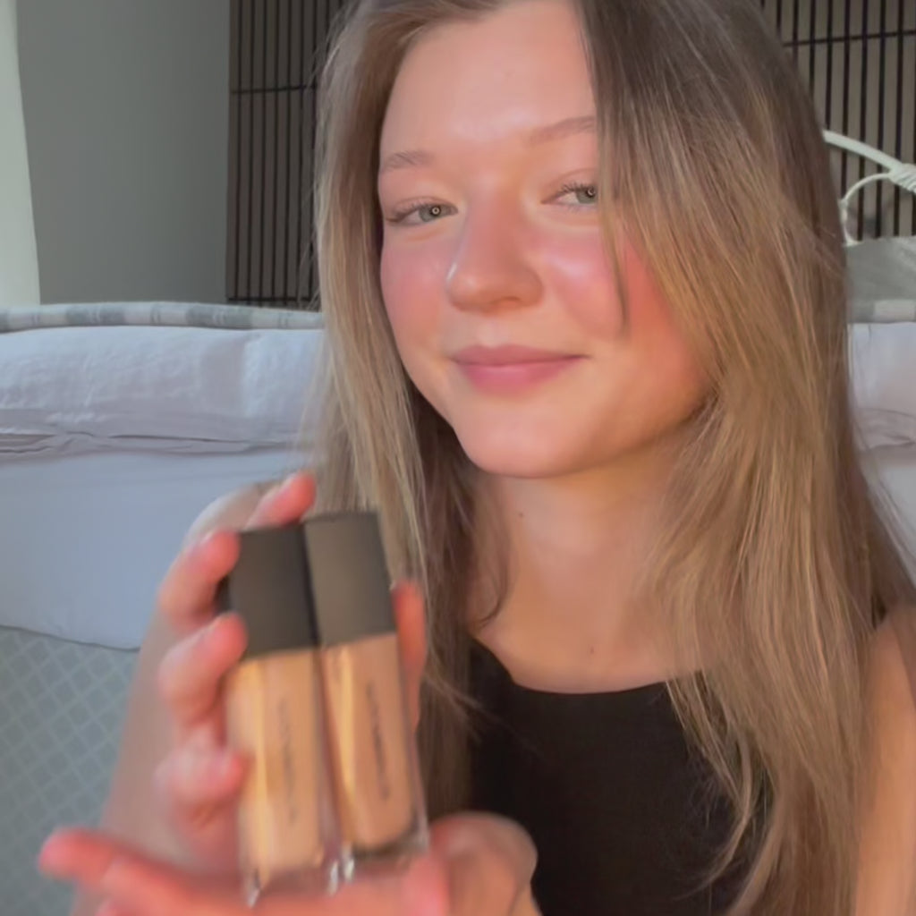 woman applying withSimplicity liquid concealer to conceal spots and a darker shade as a contour